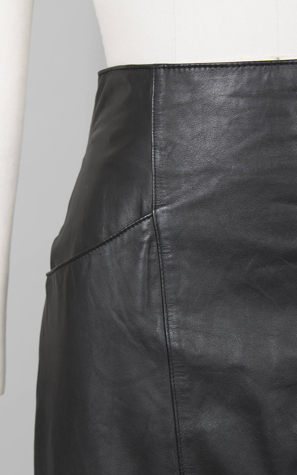 Vintage 1980s Skirt | 80s Black Leather Pencil Skirt Buttery Soft Leather Wiggle w/ High Back Slit & Pockets (small)