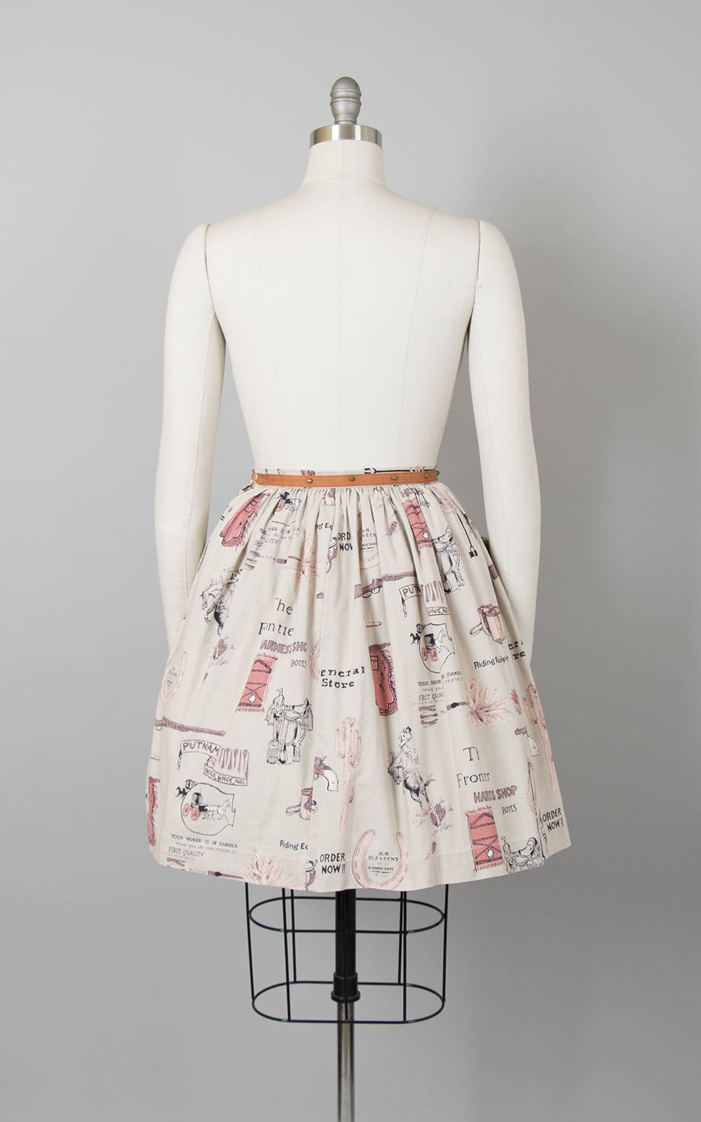 Vintage 1950s Skirt | 50s &quot;Wild West&quot; Novelty Print Skirt Cotton Studded Western Ranch Americana Full Skirt with Pocket (small)