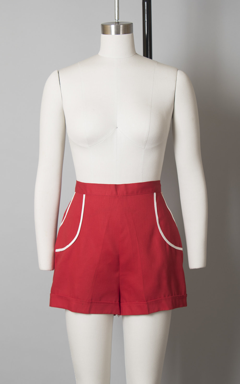 Vintage 1940s Shorts | 40s DEADSTOCK Red Cotton High Waisted Summer Sportswear Shorts w/ Pockets (small)
