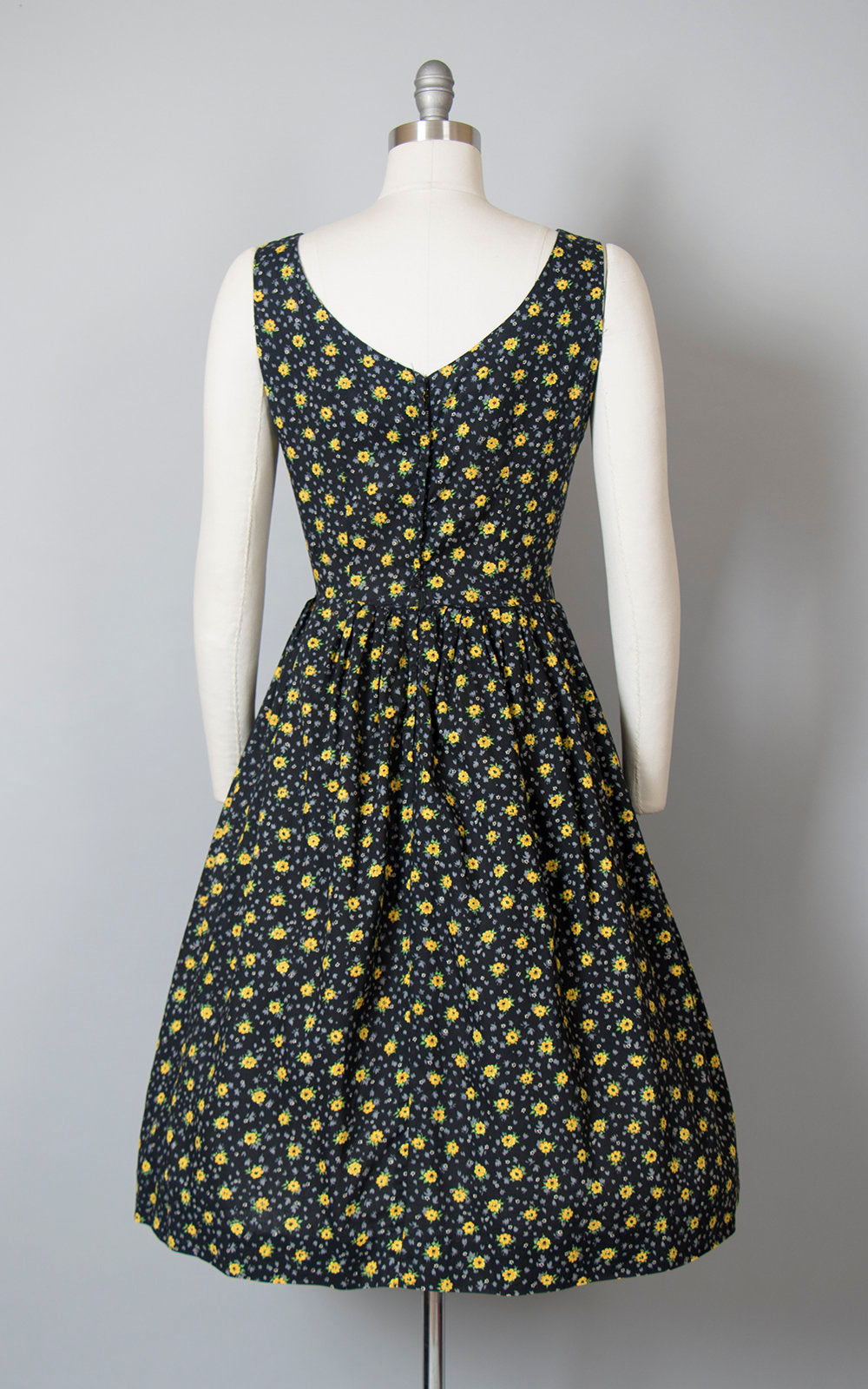 Vintage 1950s Dress | 50s Black Floral Cotton Sun Dress Full Skirt Sundress (medium/large)