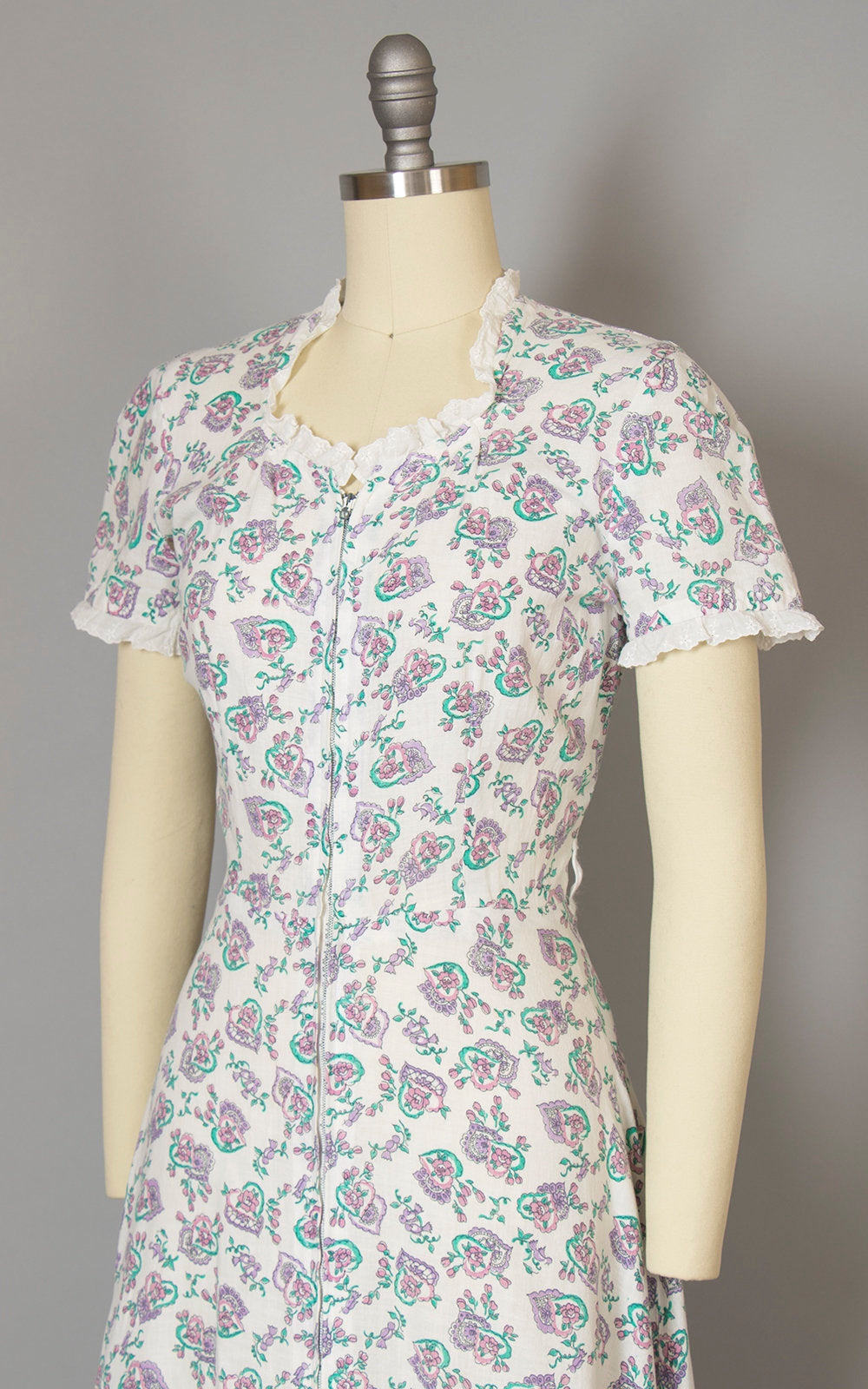 Vintage 1940s Dress | 40s Hearts Floral Novelty Print Cotton White Lace Zip Front Maxi House Dress (small)