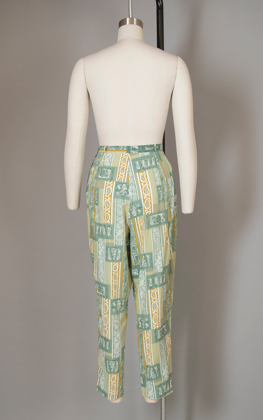 Vintage 1960s Capri Pants | 60s Novelty Print Floral Paisley Geometric Cotton Green High Waisted Pants (small)