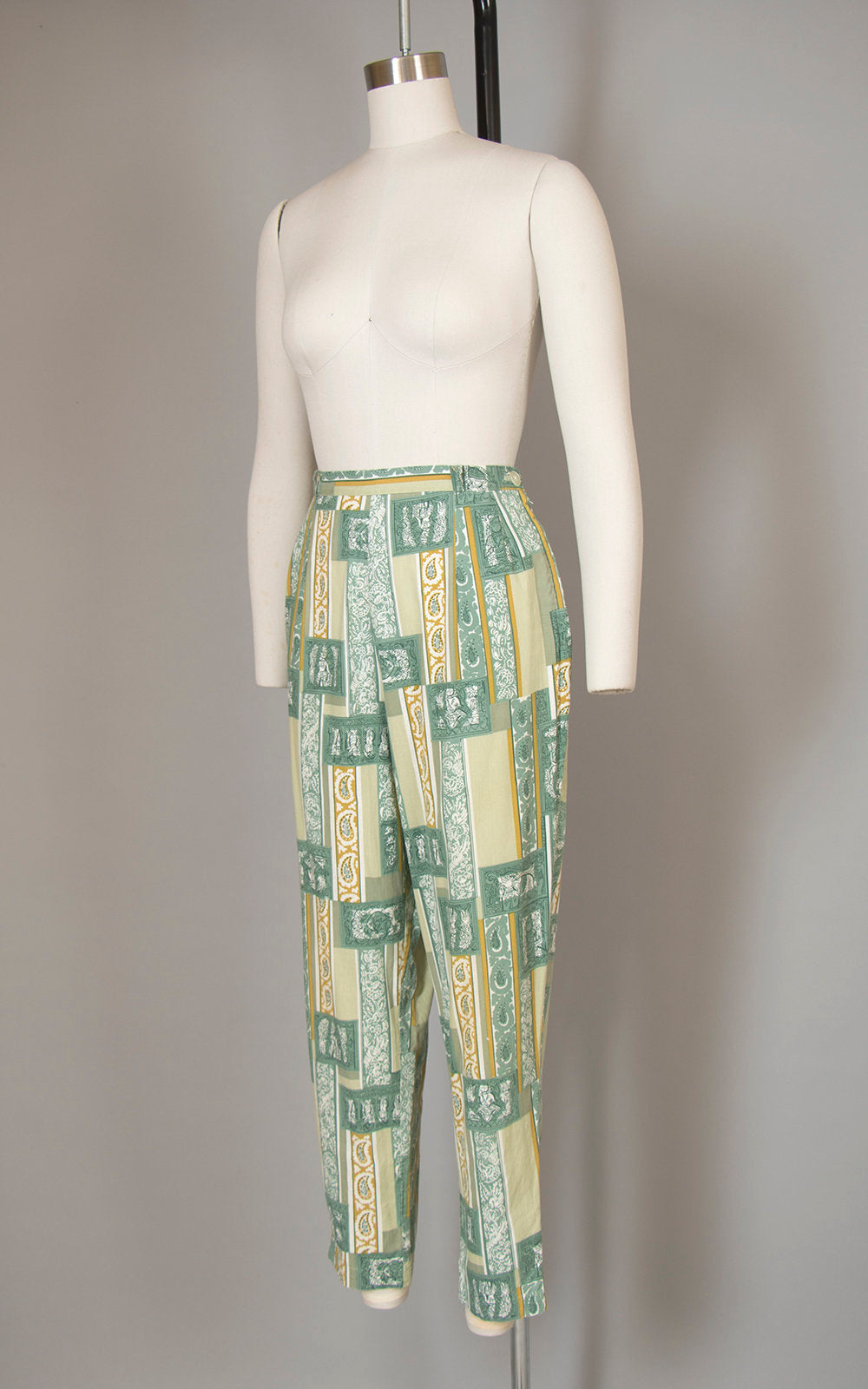 Vintage 1960s Capri Pants | 60s Novelty Print Floral Paisley Geometric Cotton Green High Waisted Pants (small)