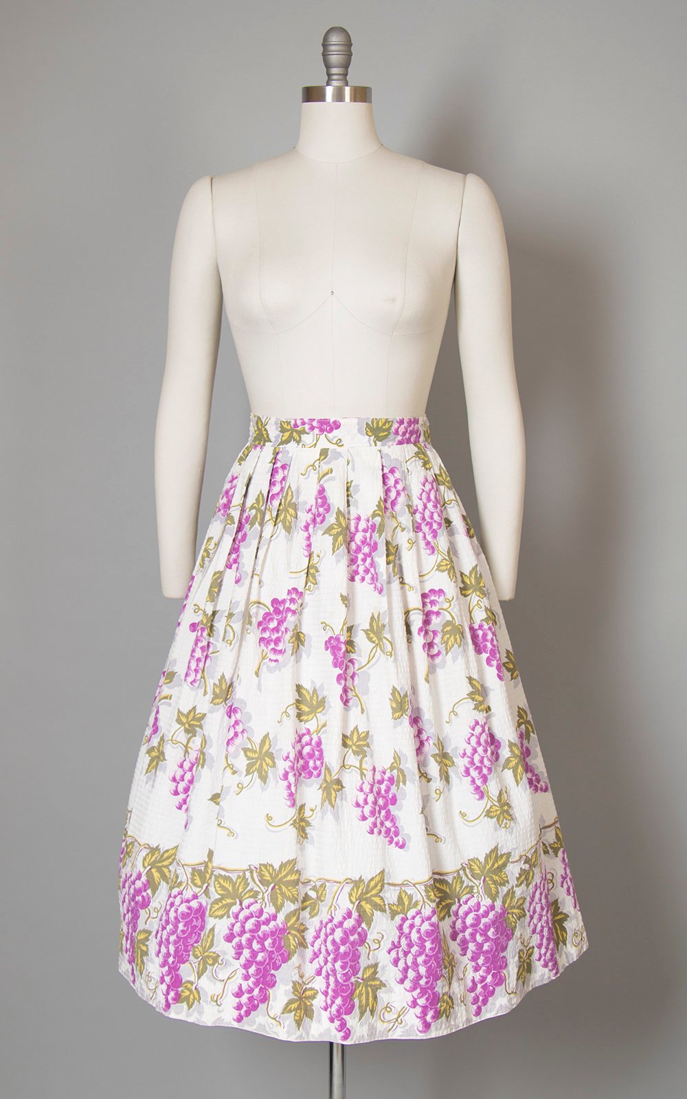 Vintage 1950s Skirt | 50s Grapes Novelty Border Print Cotton Seersucker White Purple Full Swing Skirt (medium)