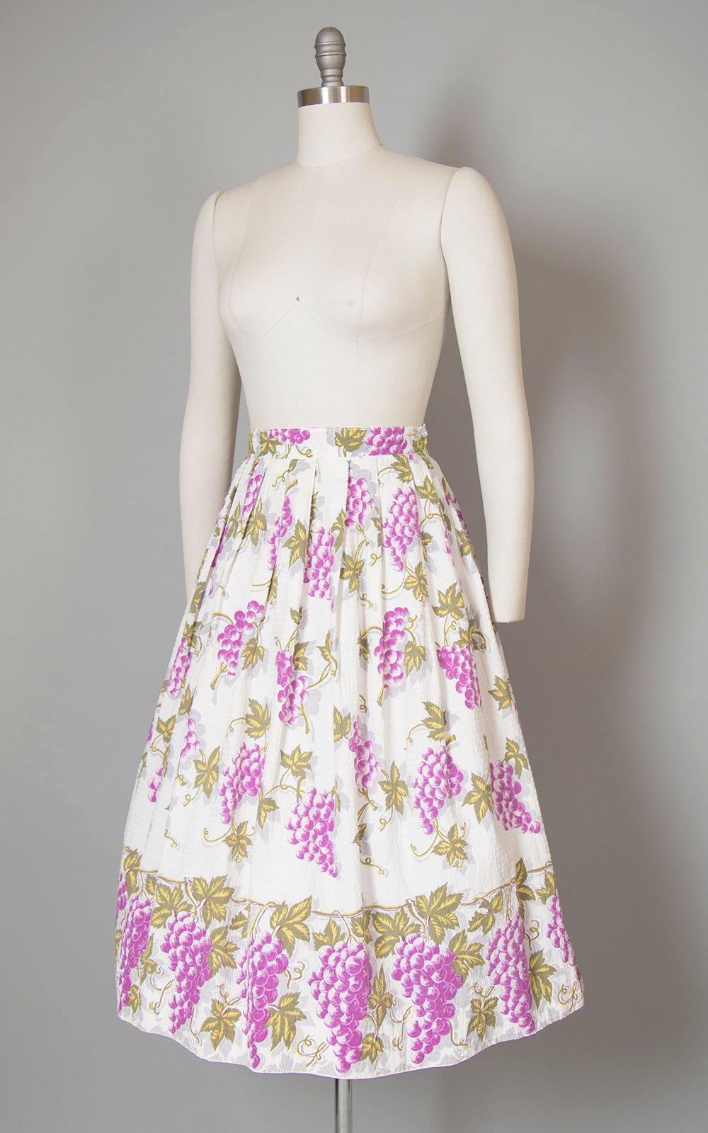 Vintage 1950s Skirt | 50s Grapes Novelty Border Print Cotton Seersucker White Purple Full Swing Skirt (medium)