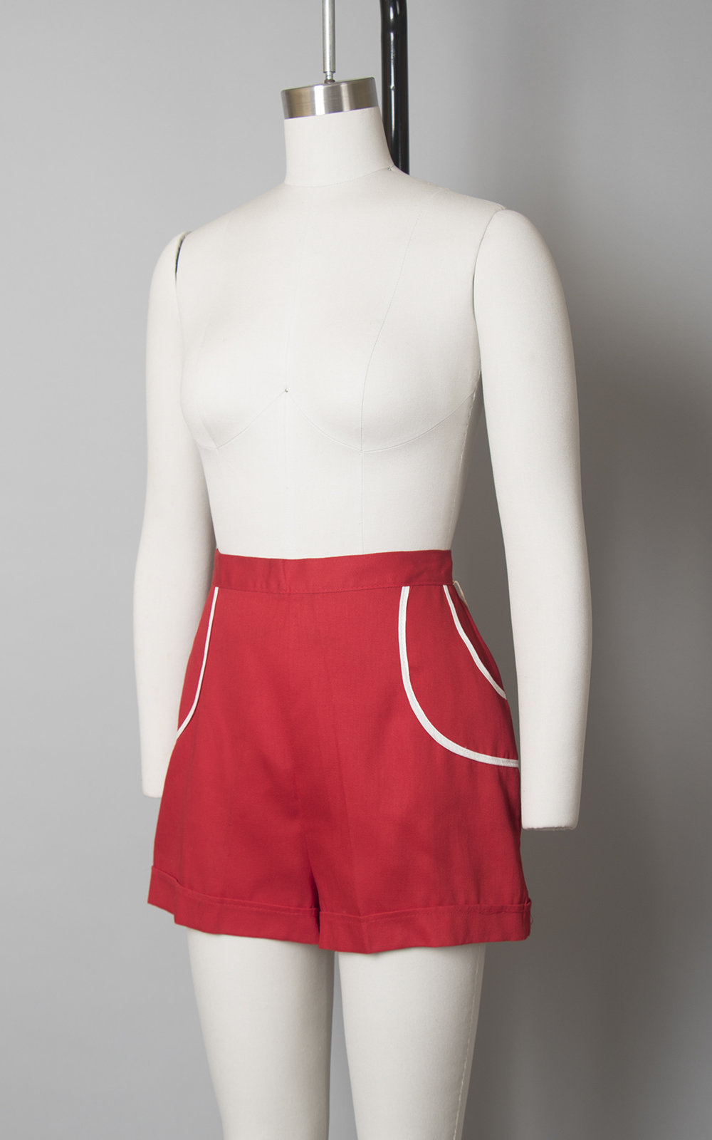 Vintage 1940s Shorts | 40s DEADSTOCK Red Cotton High Waisted Summer Sportswear Shorts w/ Pockets (small)