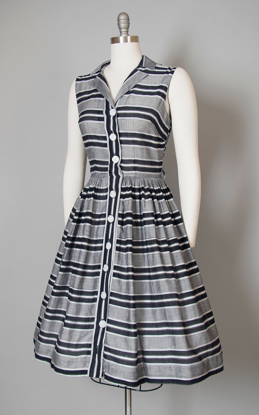 Vintage 1950s Dress | 50s Striped Chambray Cotton Shirtwaist Sundress Black Gray Full Skirt Day Dress (medium)