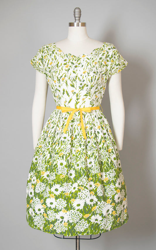 Vintage 1950s Dress | 50s Floral Daisy Border Print Cotton Green White Full Skirt Day Dress (medium)