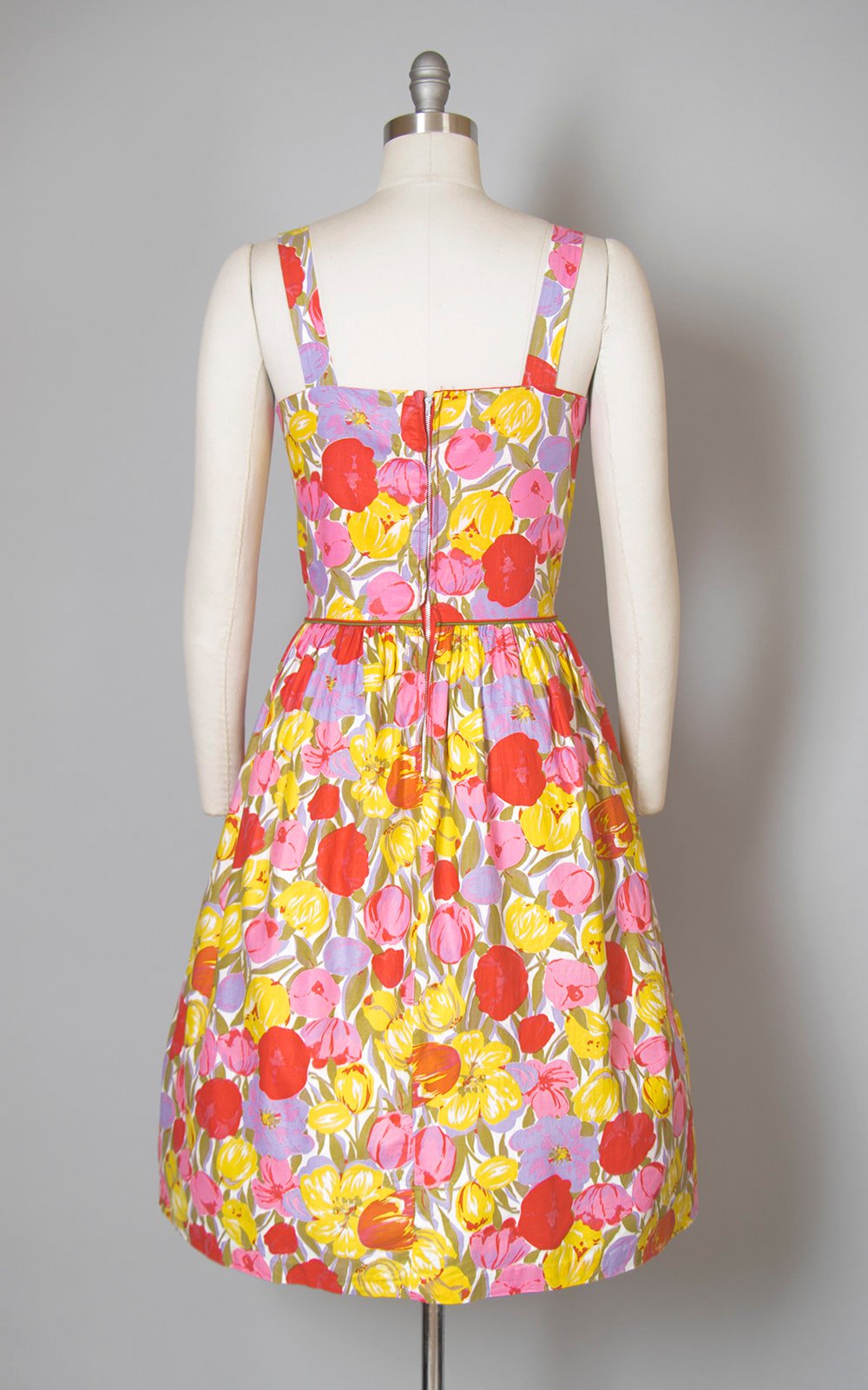Vintage 1950s Dress | 50s Tulip Floral Garden Print Cotton Sundress Full Skirt Sun Dress Day Dress (medium)
