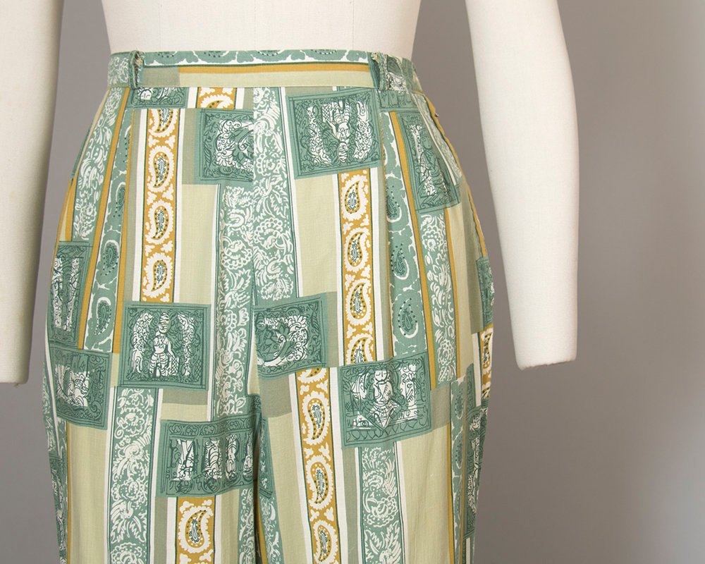 Vintage 1960s Capri Pants | 60s Novelty Print Floral Paisley Geometric Cotton Green High Waisted Pants (small)