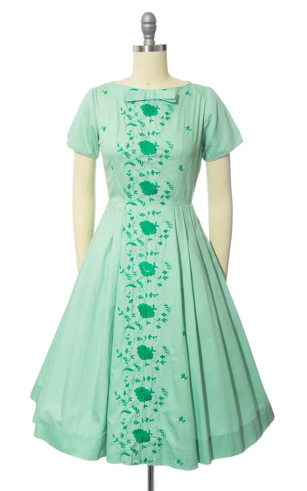 Vintage 1950s Dress | 50s Rose Floral Embroidered Mint Green Cotton Full Skirt Day Dress (xs/small)