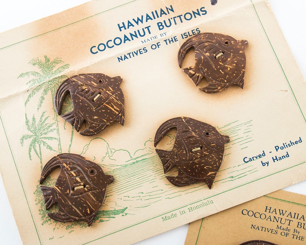 Vintage 1940s Button Set | 40s Hawaiian Fish Novelty Carved Coconut Brown 4 Buttons and Belt Buckle Set