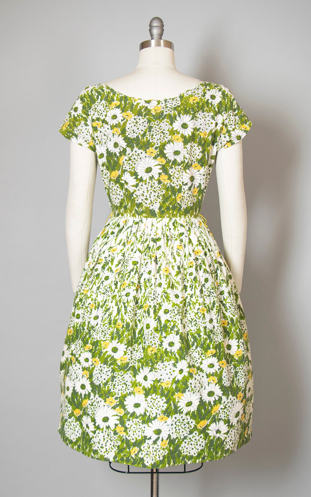 Vintage 1950s Dress | 50s Floral Daisy Border Print Cotton Green White Full Skirt Day Dress (medium)