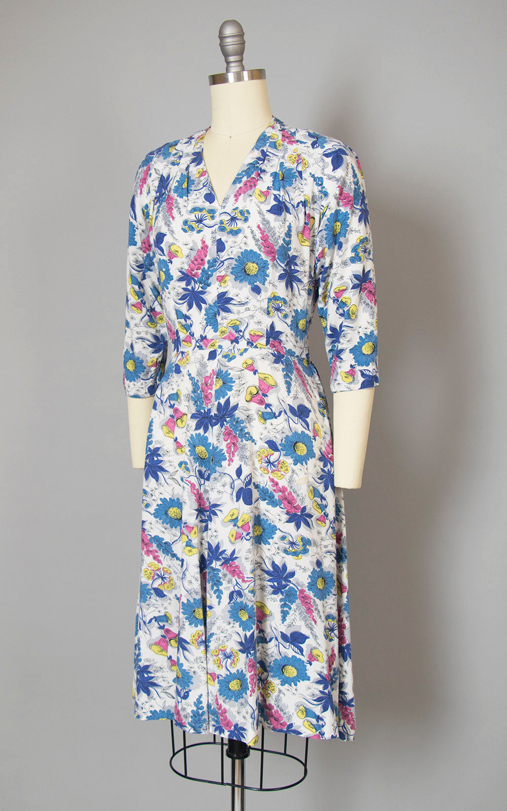 Vintage 1940s Dress | 40s Floral Garden Print Cotton Rayon White Blue Chartreuse Full Skirt Day Dress (small/medium)