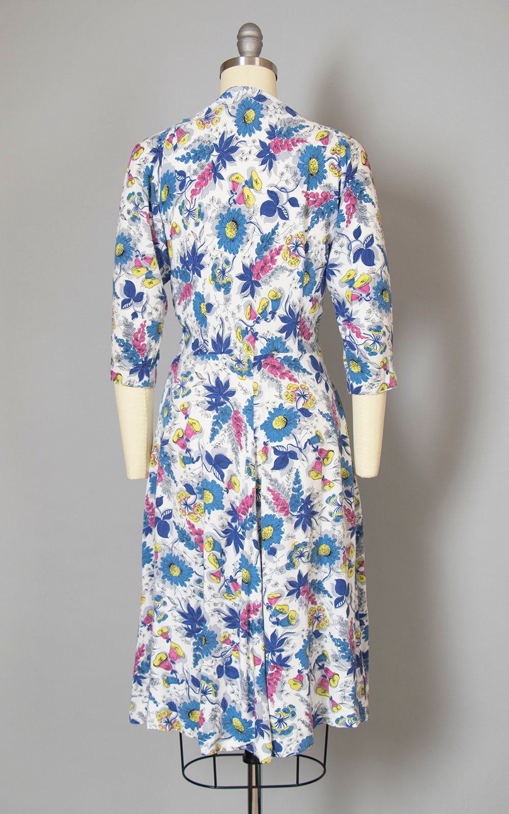 Vintage 1940s Dress | 40s Floral Garden Print Cotton Rayon White Blue Chartreuse Full Skirt Day Dress (small/medium)
