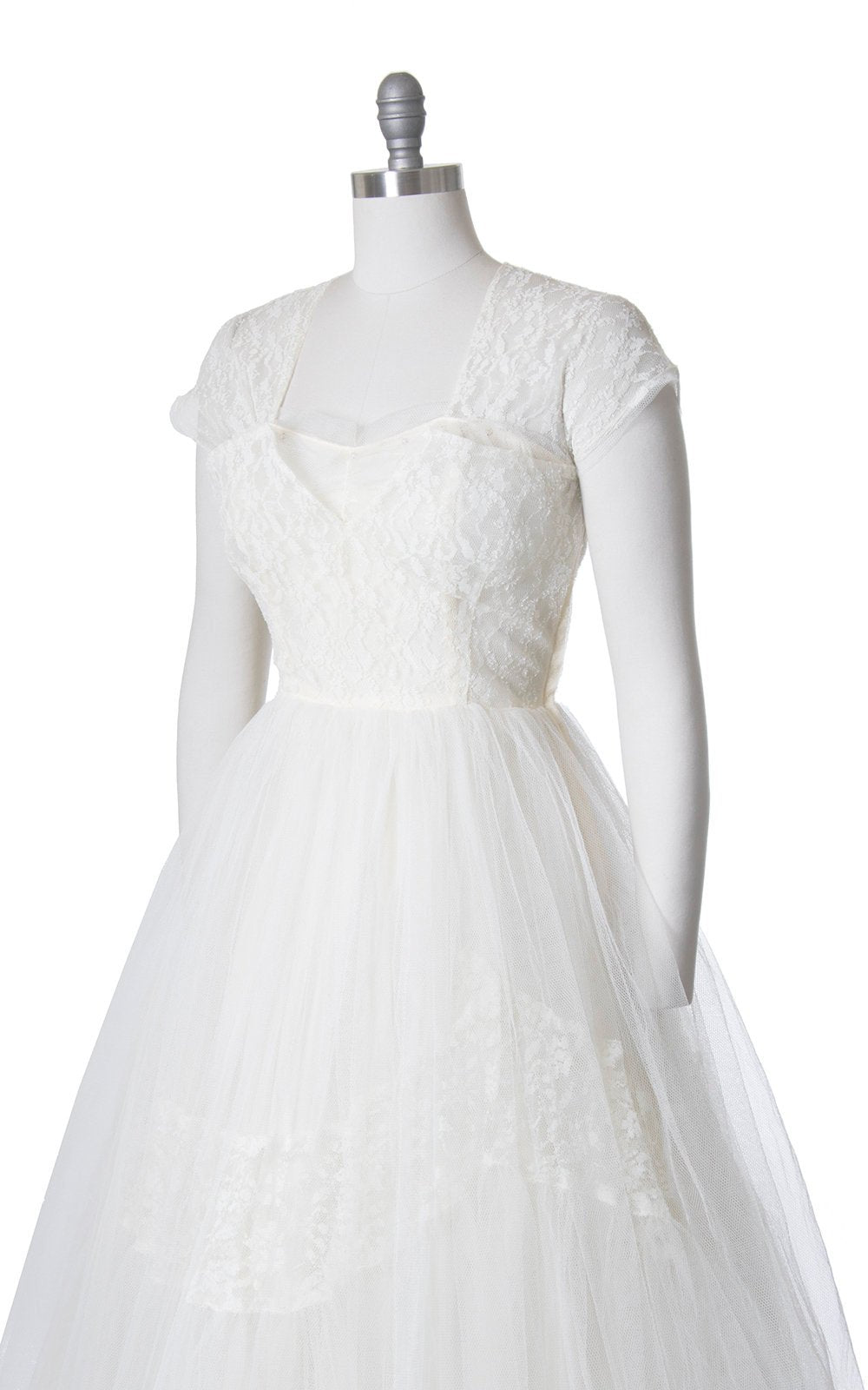 1950s Cream Lace and Tulle Sweetheart Wedding Dress | medium Birthday Life Vintage 1950s Cream Lace and Tulle Sweetheart Wedding Dress | medium Birthday Life Vintage