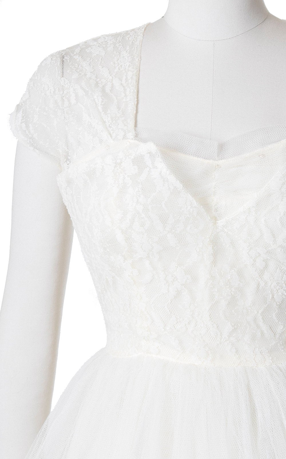 Vintage 1950s Wedding Dress | 50s Cream Lace & Tulle Bridal Gown Sweetheart Neckline Cap Sleeve Full Length Dress (medium)