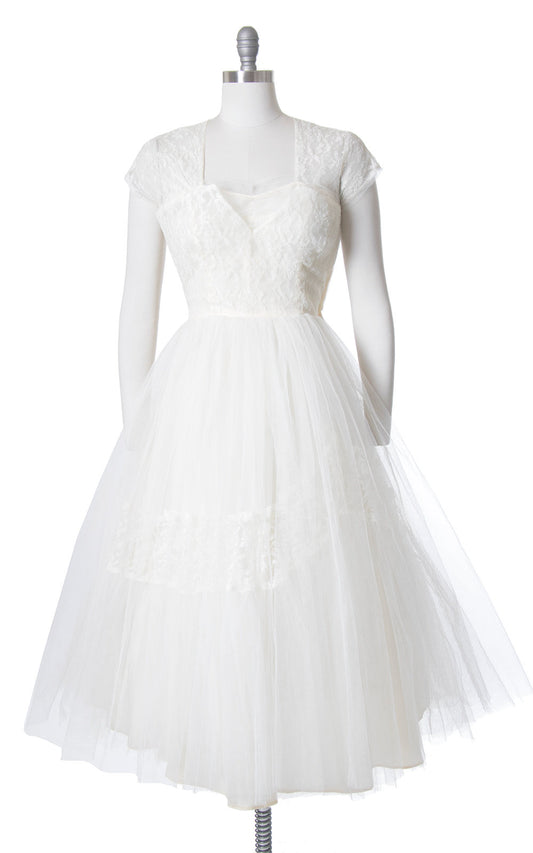 Vintage 1950s Wedding Dress | 50s Cream Lace & Tulle Bridal Gown Sweetheart Neckline Cap Sleeve Full Length Dress (medium)