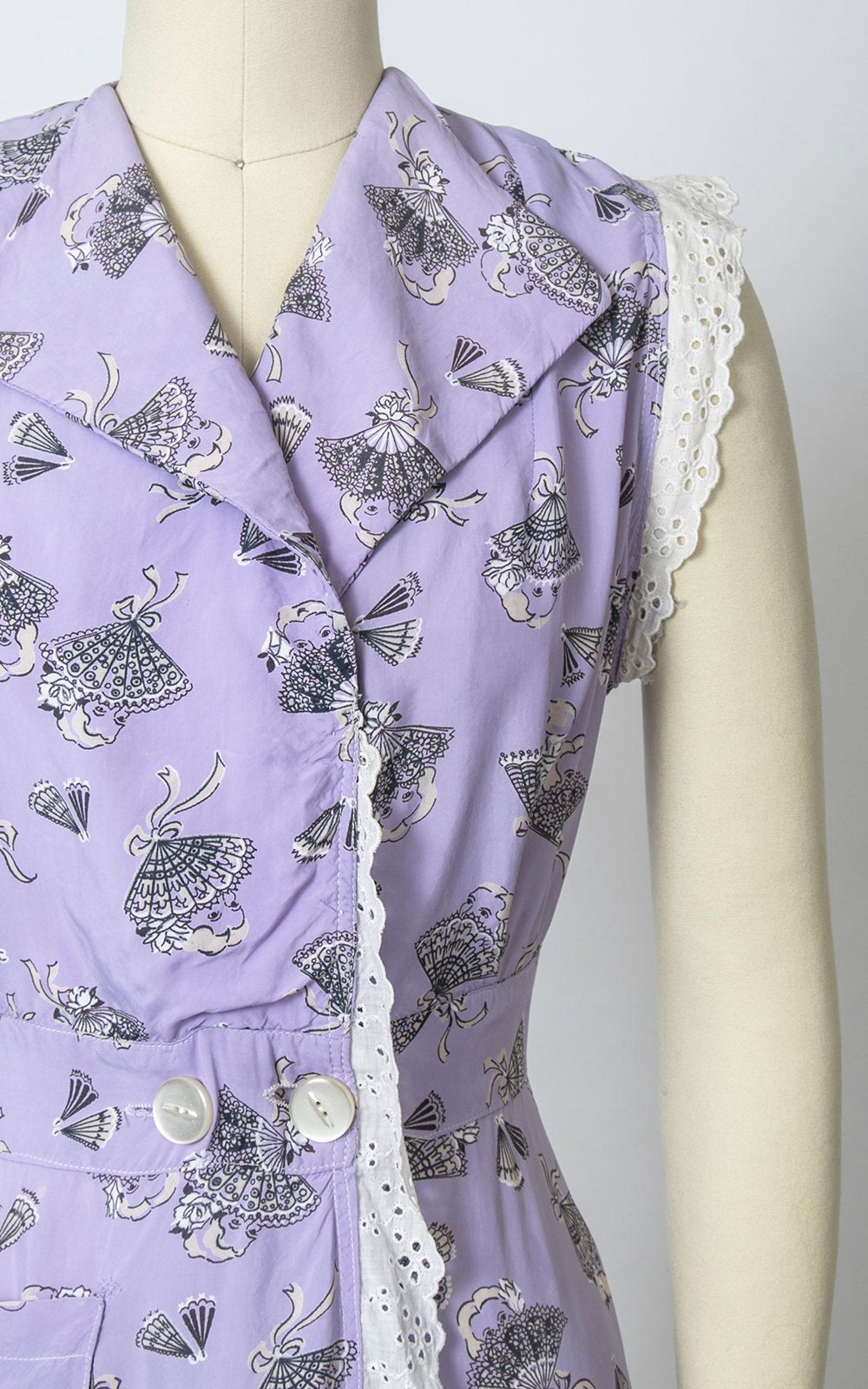 Vintage 1940s Dress | 40s Novelty Print Rayon Spanish Lady Fans Rose Floral Purple Wrap Day Dress (small)