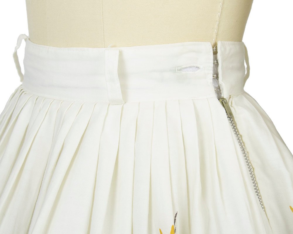 Vintage 1950s Skirt | 50s Novelty Border Print Cotton Chianti Italian Wine Floral White Full Skirt (x-small/small)