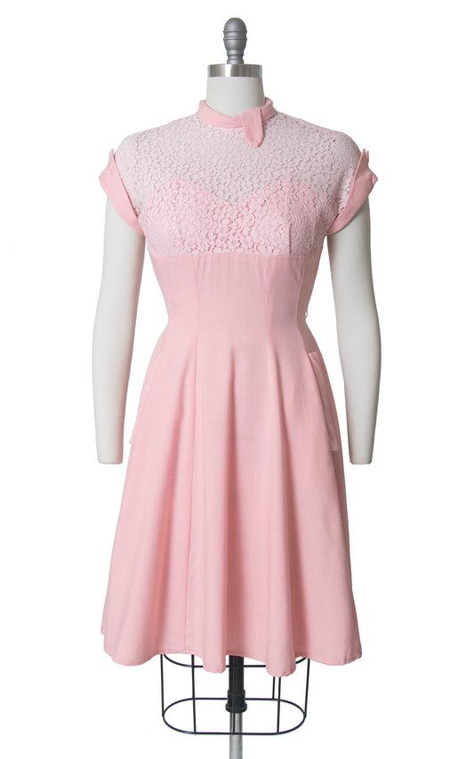 Vintage 1950s Dress | 50s Light Pink Lace Linen Sweetheart Neckline Full Skirt Dress with Pockets (medium)