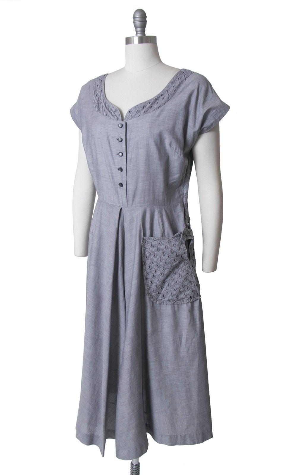 Vintage 1950s Dress | 50s Light Purple Chambray Cotton Shirt Dress Full Skirt Shirt Dress with Pocket (large)