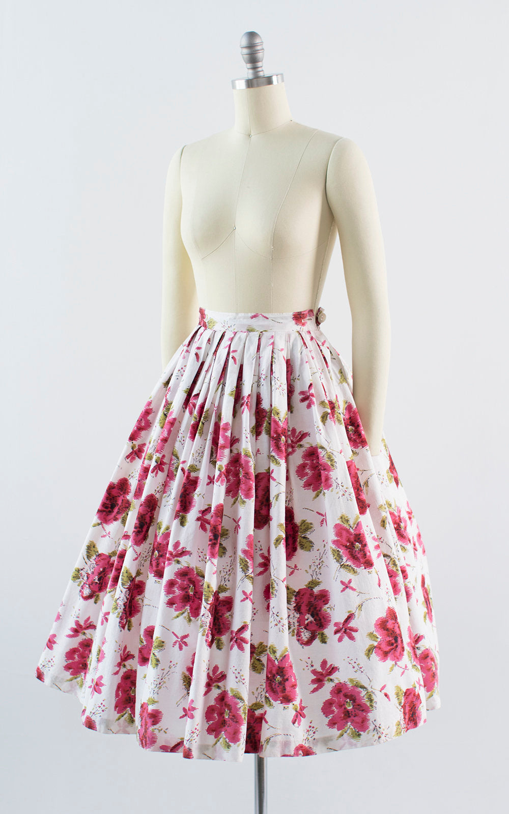 Vintage 1950s Skirt | 50s Floral Print Cotton Pink White Pleated Full Skirt (xx-small)