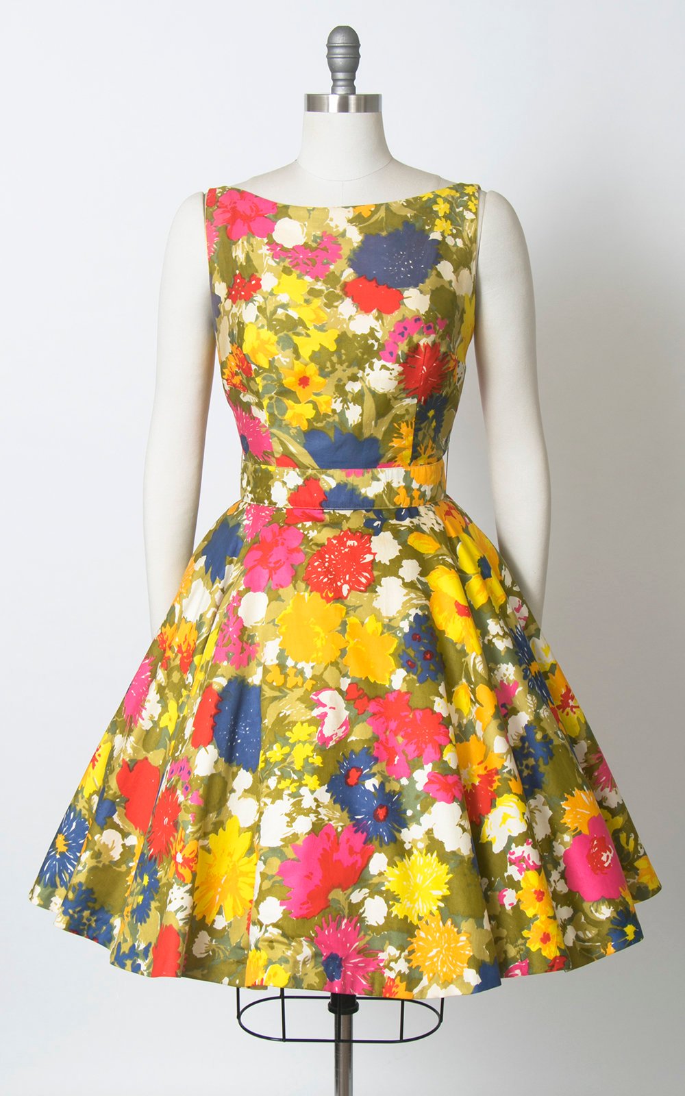 Vintage 1960s Dress | 60s Floral Cotton Sundress Open Back Circle Skirt Day Dress (small)