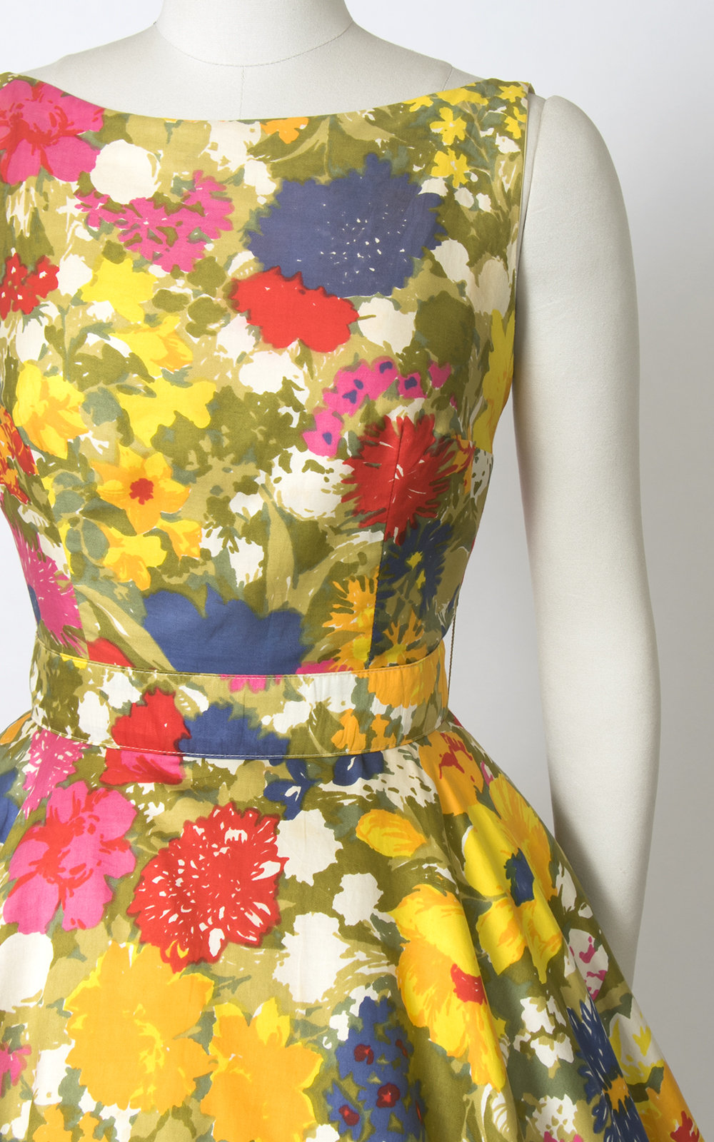 Vintage 1960s Dress | 60s Floral Cotton Sundress Open Back Circle Skirt Day Dress (small)