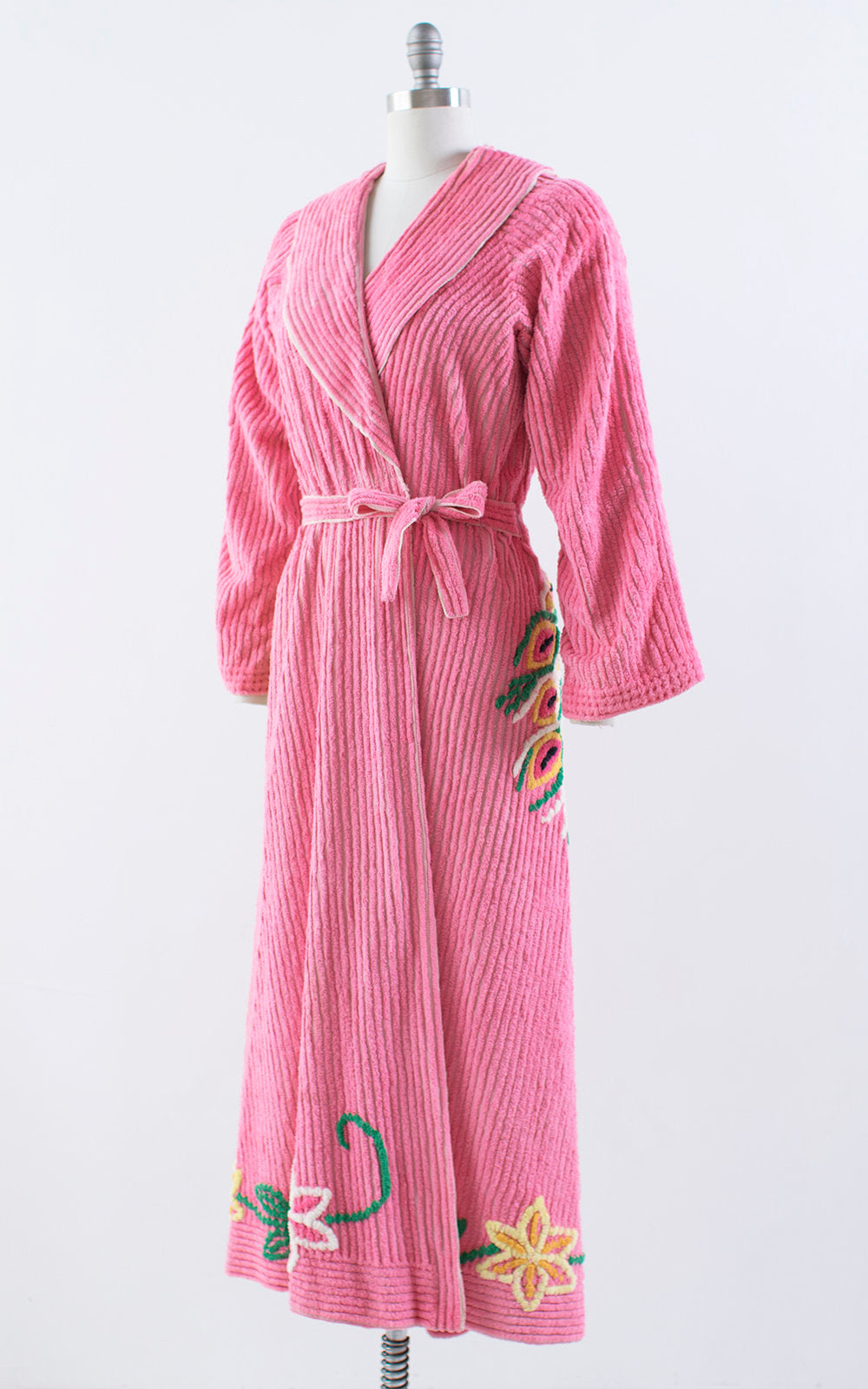 Vintage 1940s 1950s Robe | 40s 50s Chenille Peacock Novelty Print Pink Floral Loungewear Robe (small/medium)