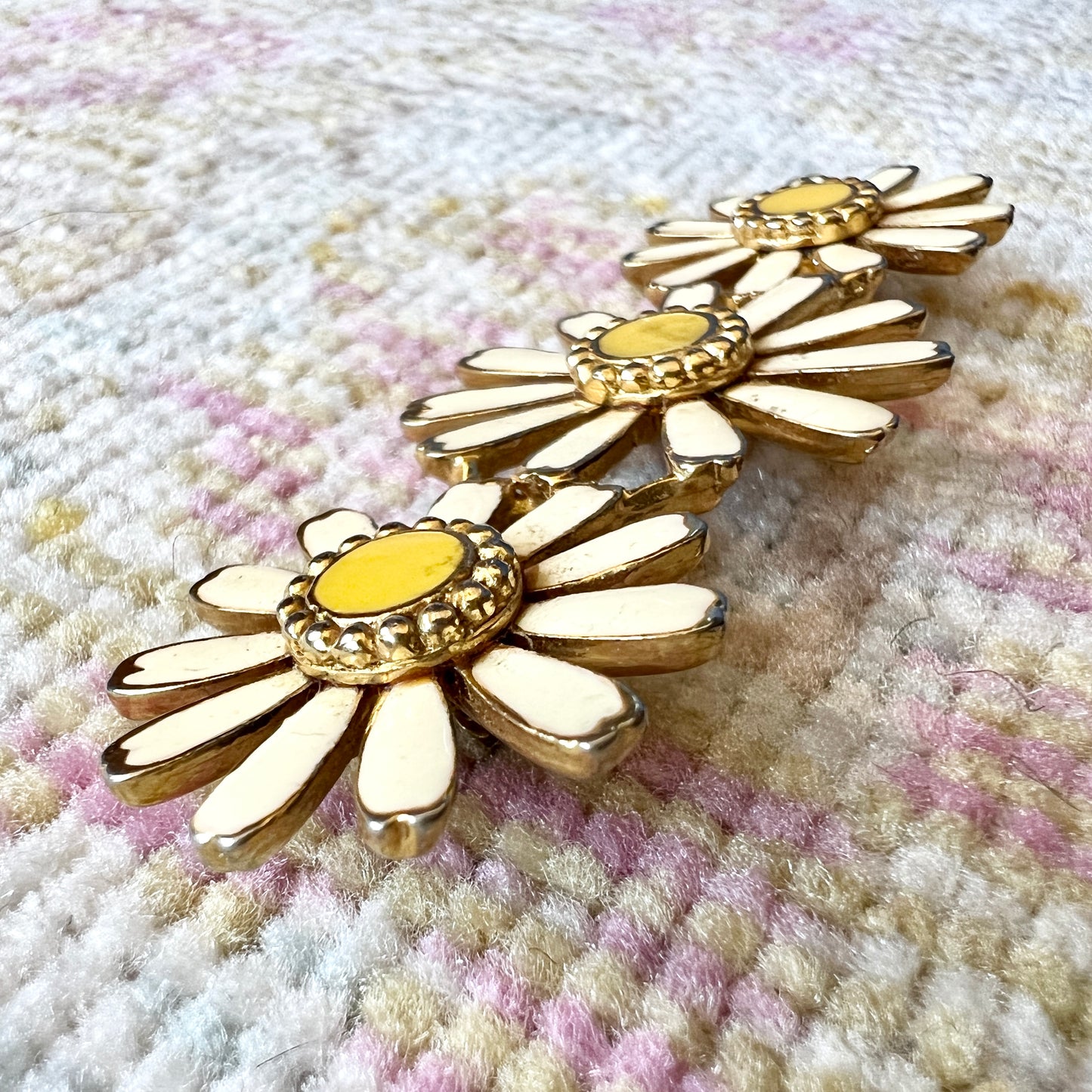 [AS-IS] 1960s Daisy Enamel Brooch