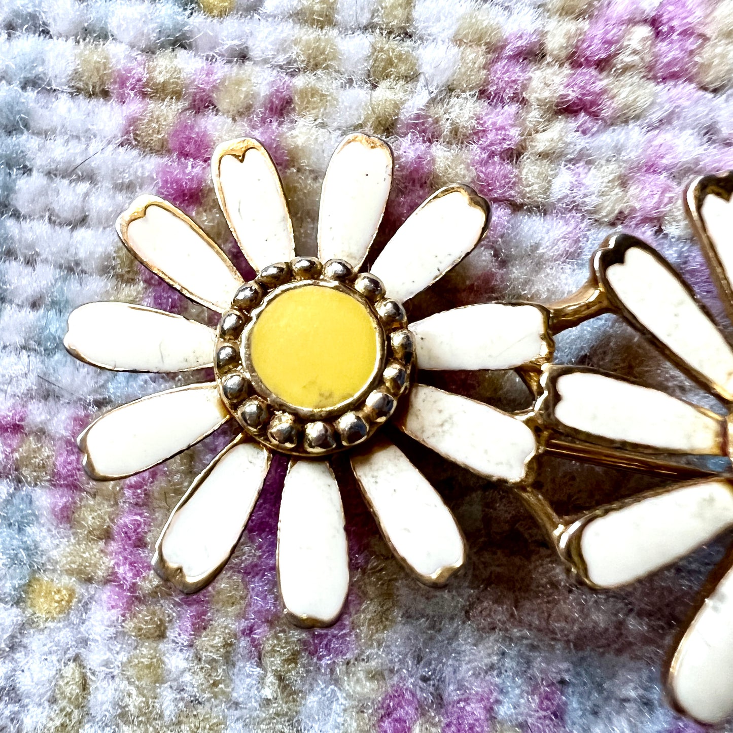 [AS-IS] 1960s Daisy Enamel Brooch